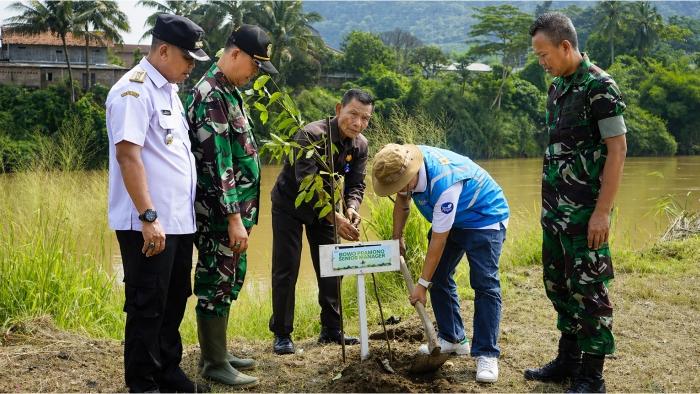 1PLN-Indonesia-Power-UBP-JPR-melakukan-aksi-Penanaman-Pohon.jpg
