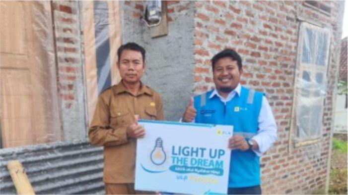 PLN UID Jabar Salurkan Penyambungan Listrik Gratis Buka Peluang Hidup Lebih Baik bagi Warga Kuningan - Tribunjabar.id