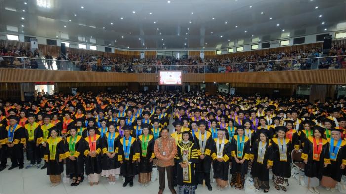 Wisuda Periode IV Rektor Intiyas Lepas 1.238 Creative Minority Tangguh & Berkontribusi Bagi Bangsa