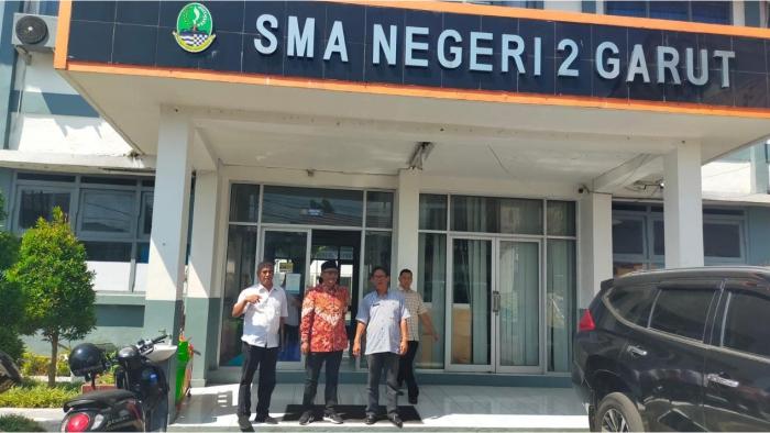Pastikan PPDB Lancar, Anggota DPRD Jawa Barat Toni Setiawan Lakukan Kunjungan Kerja ke SMAN 2 Garut