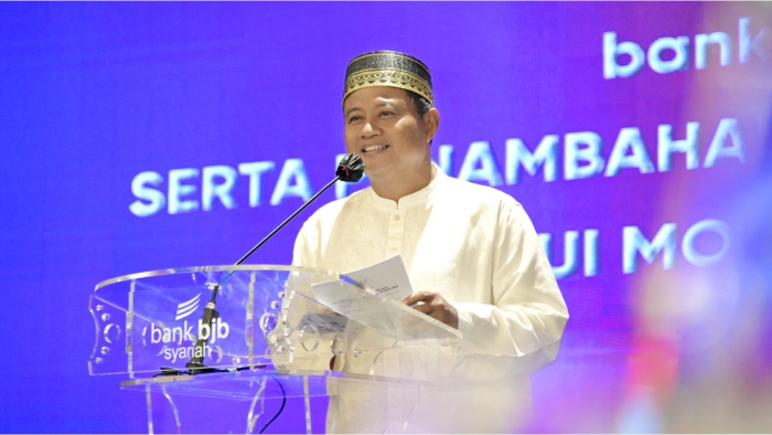2-uu-ruzhanul-ulum-menghadiri-peresmian-layanan-syariah-bank-umum-haji.jpg
