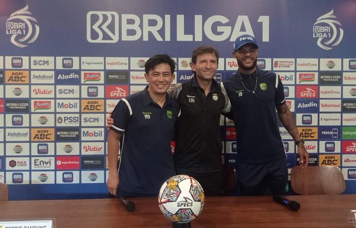 Parade Foto Jumpa Pers Persib