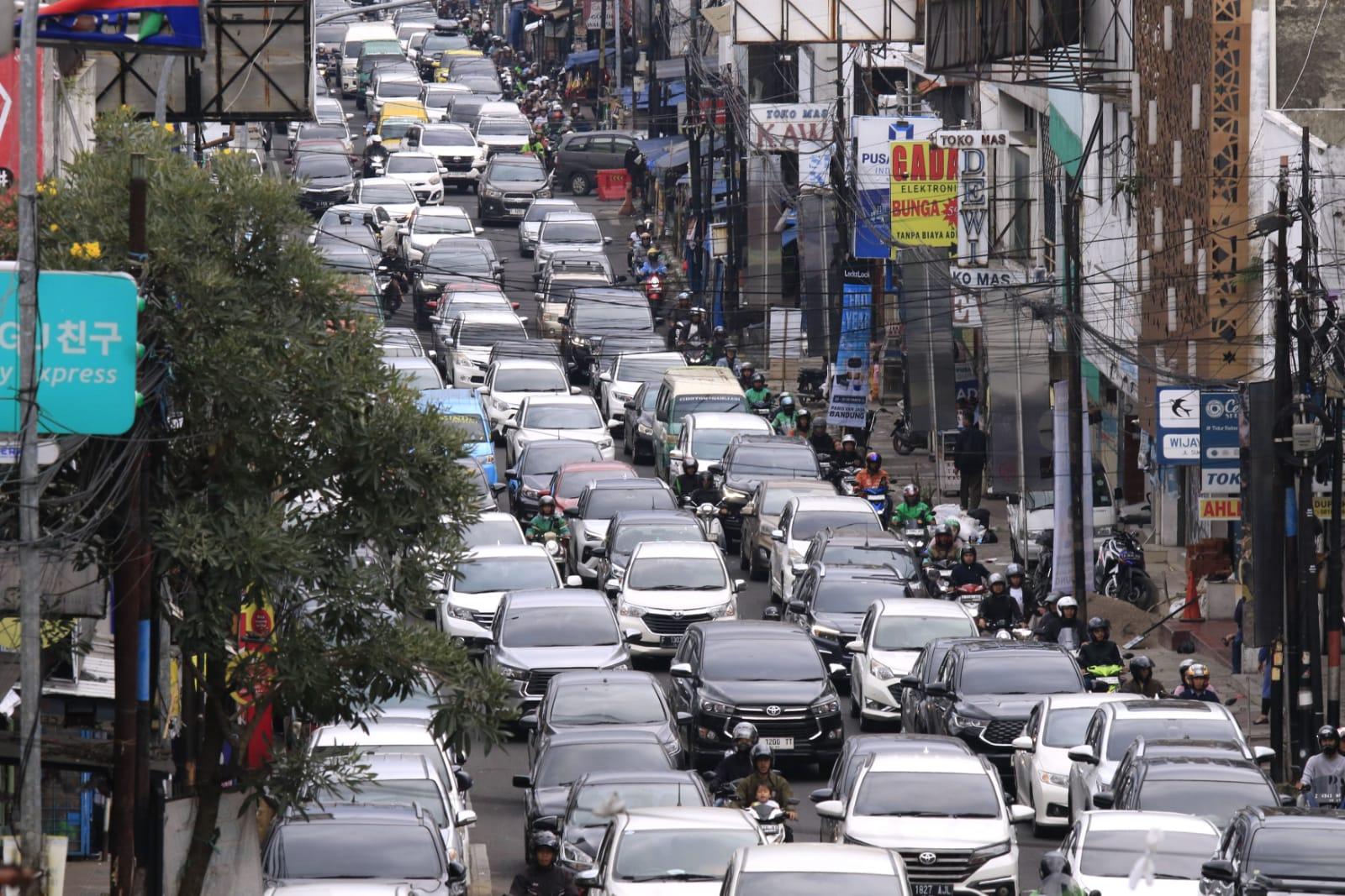 20241225_GANI_Macet_Jalan_Sukajadi_01.jpg