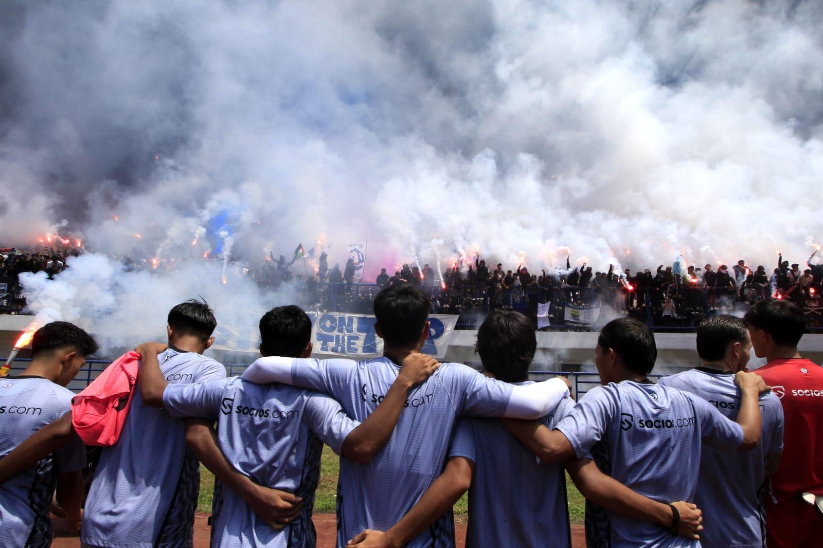 Ribuan Bobotoh Beri Dukungan Moril Skuad Persib Jelang Lawan Persija