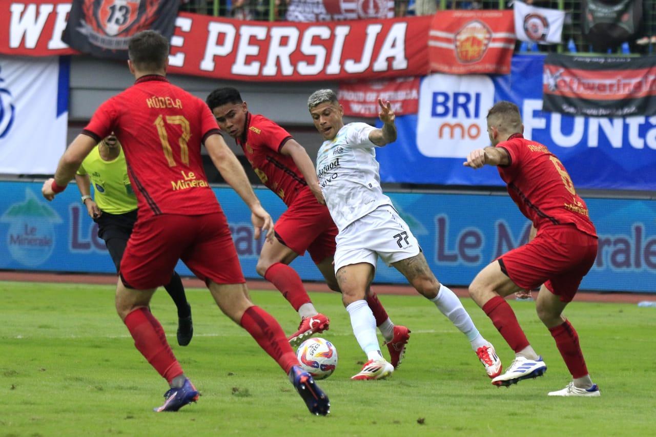 Latihan Jelang Pekan ke-25 Beda Vibes: Persib Panen Pujian Bobotoh, Persija Tuai Kritik Jakmania