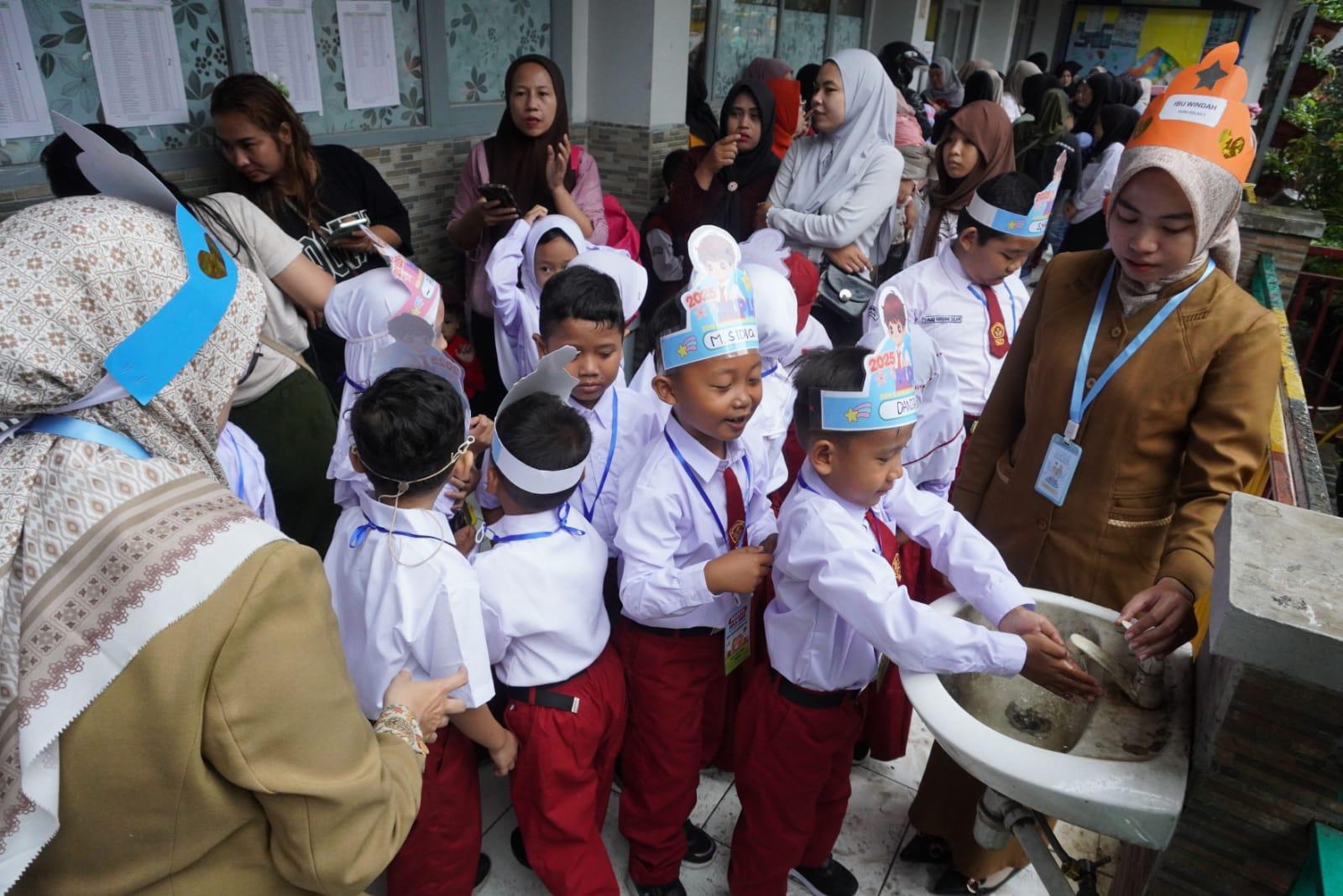 10 Link Download Poster MPLS 2026, Sambut Murid Baru di Sekolah - Tribunjabar.id