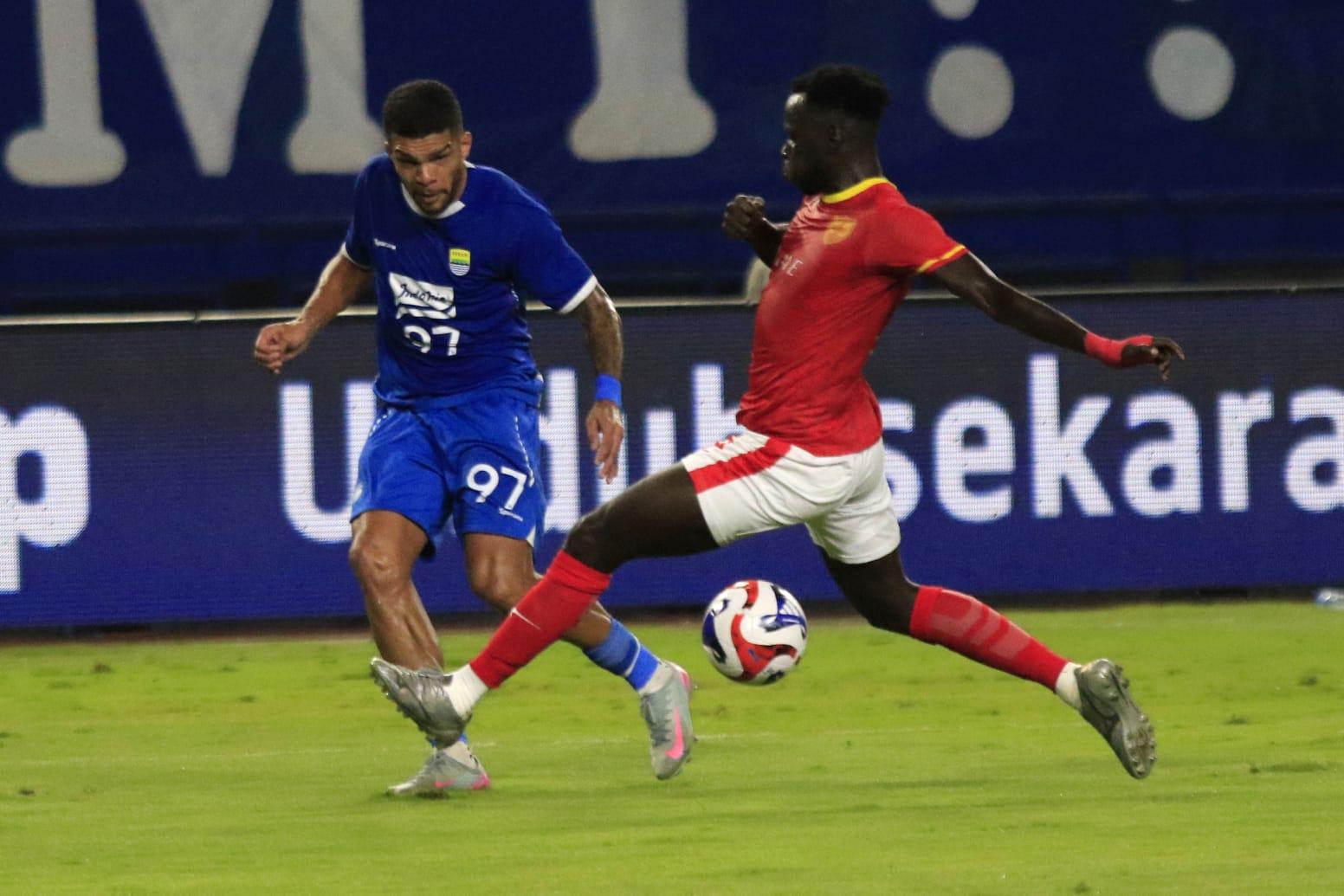 Gelandang Asal Brasil Milik Persib Bandung Sebut Bobotoh Fantastis, Bertekad Persembahkan Gelar