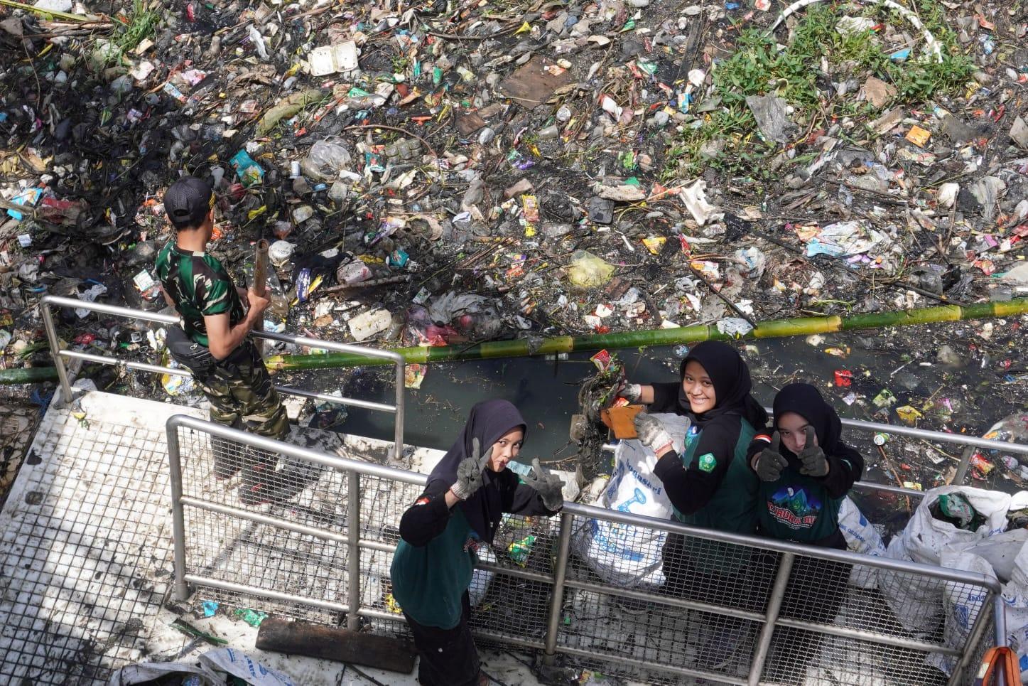 20251031_GANI_Sampah_Citarum_03.jpg
