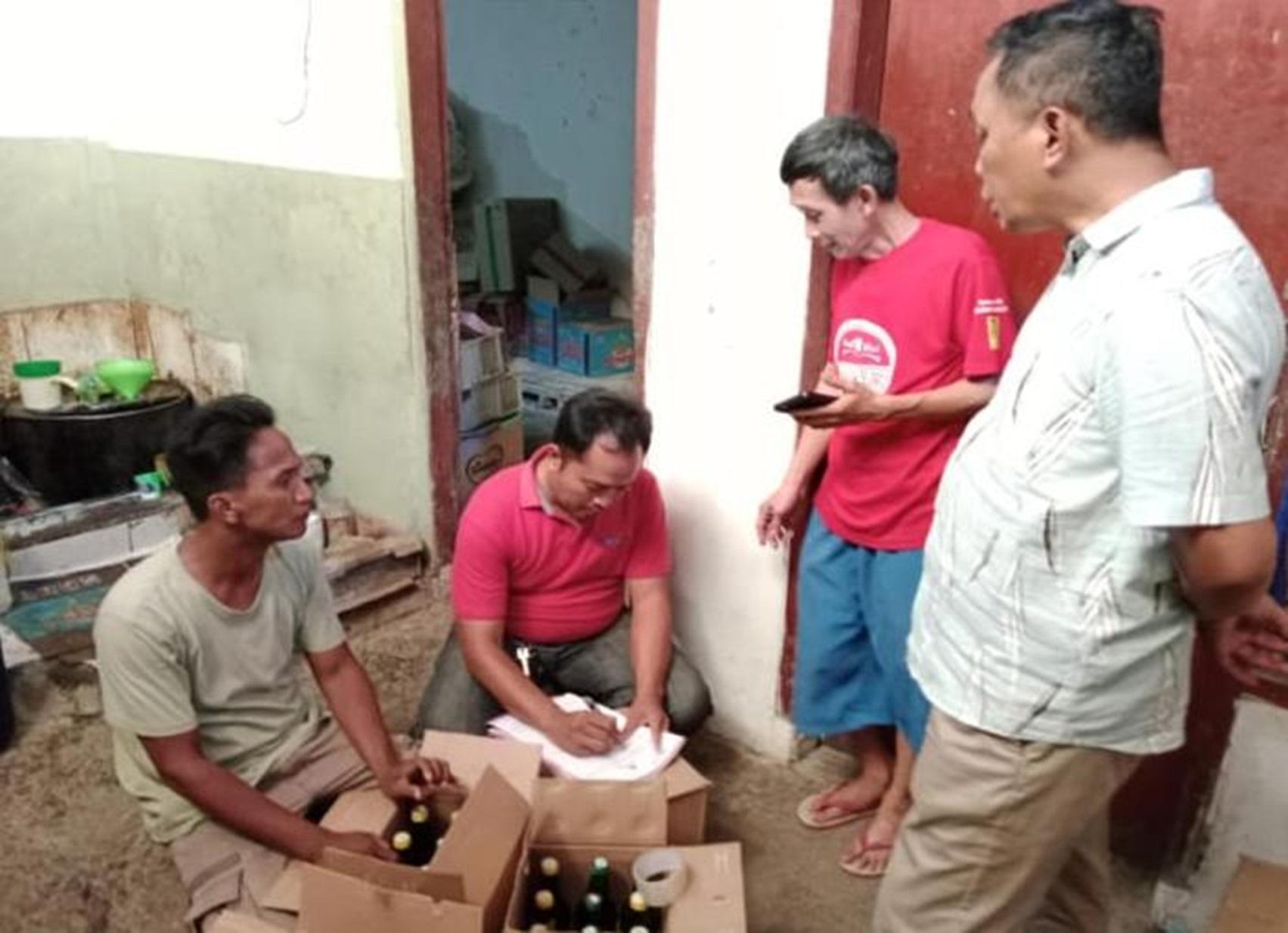 5-penual-miras-di-Cirebon-dirazia-tak-berkutik.jpg