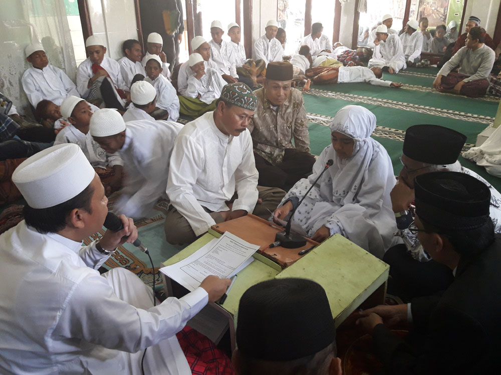 59-anak-asal-ntt-membacakan-kalimat-syahadat-di-masjid-al-barokah_20170809_131311.jpg