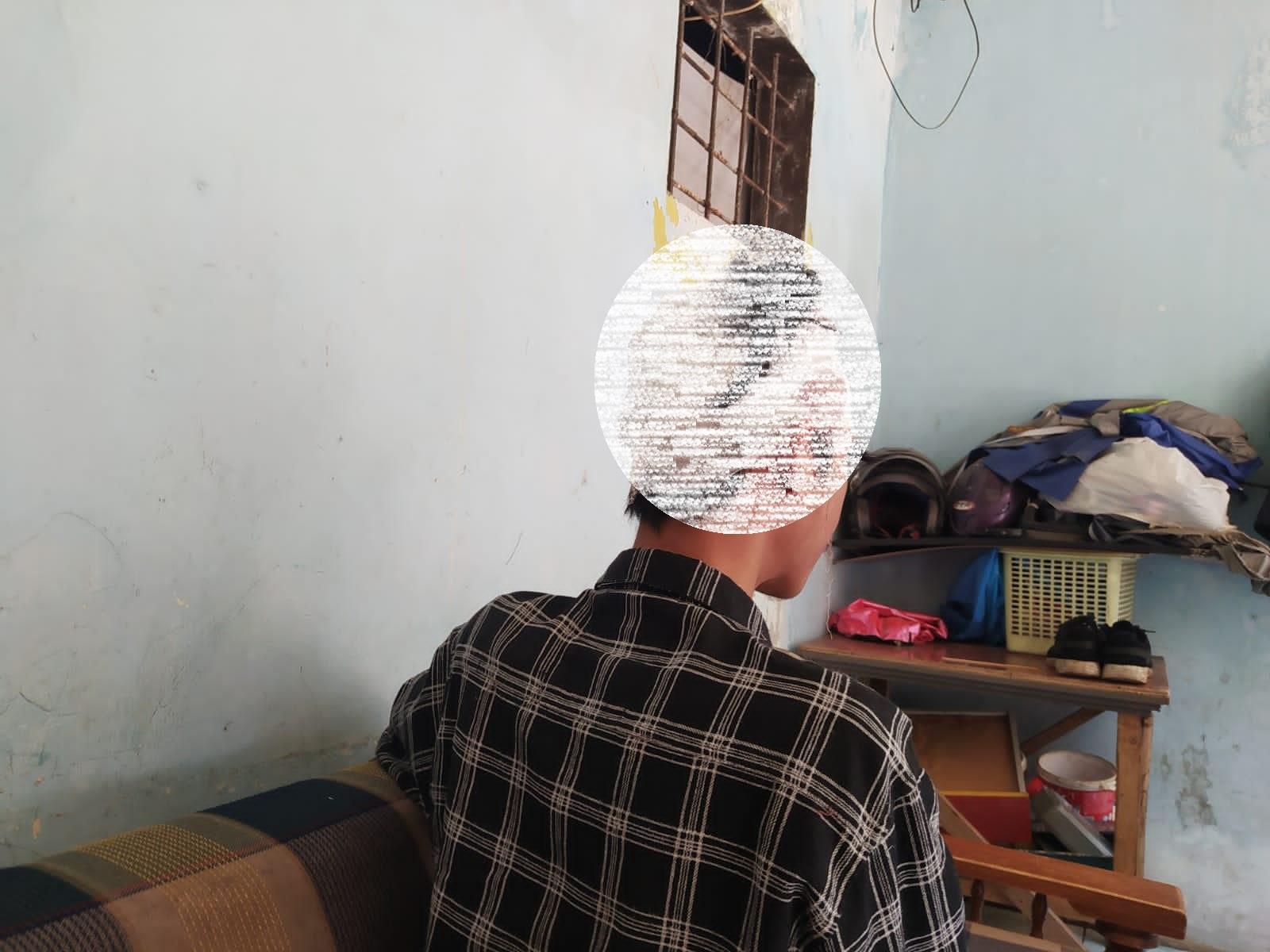 AR-seorang-mahasiswa-saat-menunjukan-luka-pada-bagian-kepala-setelah-dibacok-OTK.jpg
