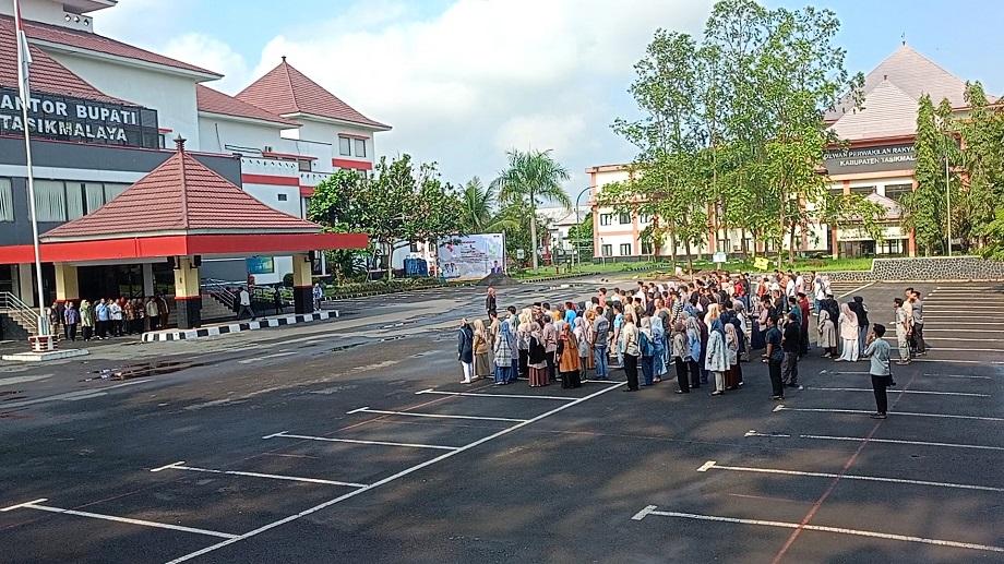 ASN-Pemkab-Tasikmalaya-ketika-mengikuti-Apel-rutin.jpg