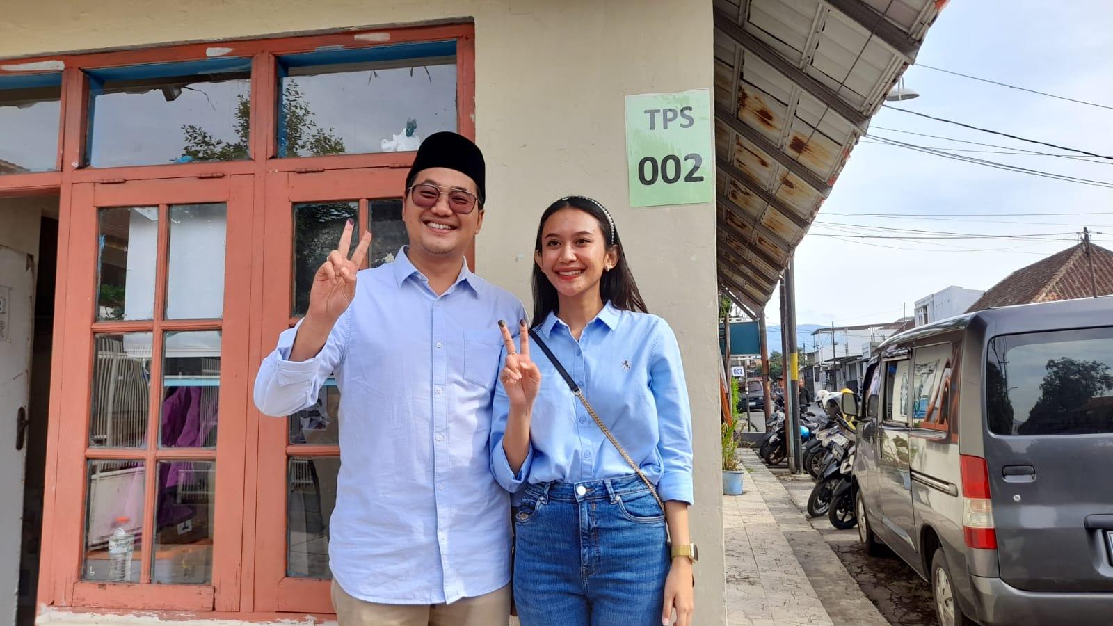 Adhitia-Yudisthira-menggunakan-hak-pilihnya-di-TPS-2-Baros.jpg