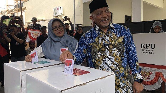 Ahmad-Syaikhu-mencoblos.jpg