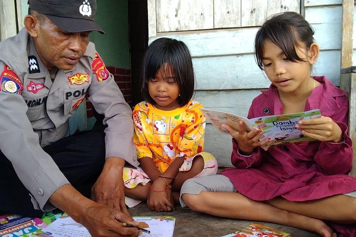 Sosok Aiptu Mardiyanto Ajarkan Anak Nelayan Membaca dan Berhitung, Disambut Ceria: Om Polisi Datang