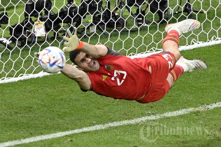 Aksi-Kiper-Argentina-Emiliano-Martinez.jpg