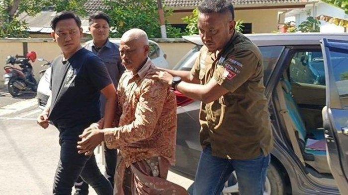 Aksi-sadis-kakek-membacok-jemaah-yang-sedang-salat-subuh-di-Bojonegoro.jpg