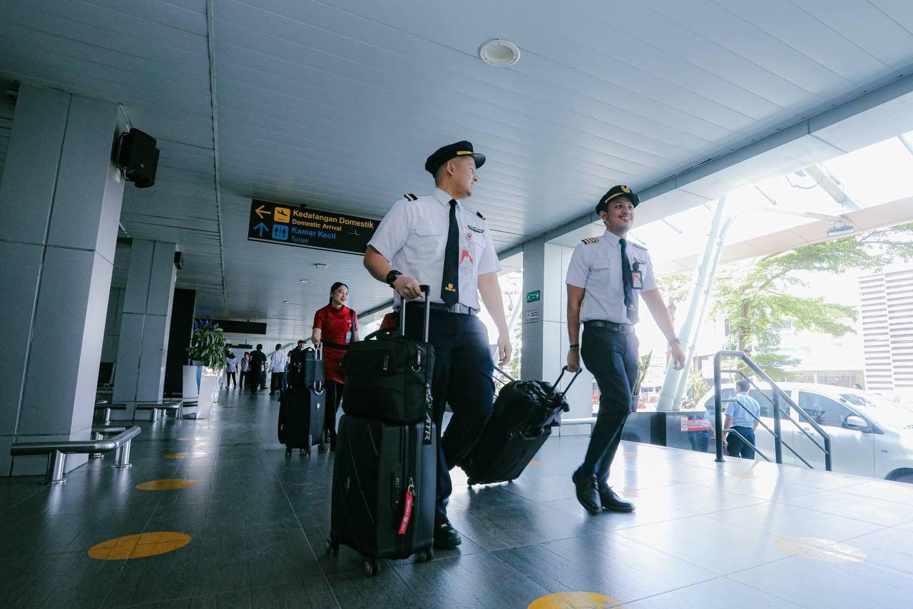 Aktivitas-di-Bandara-Husein-Sastranegaraaef.jpg