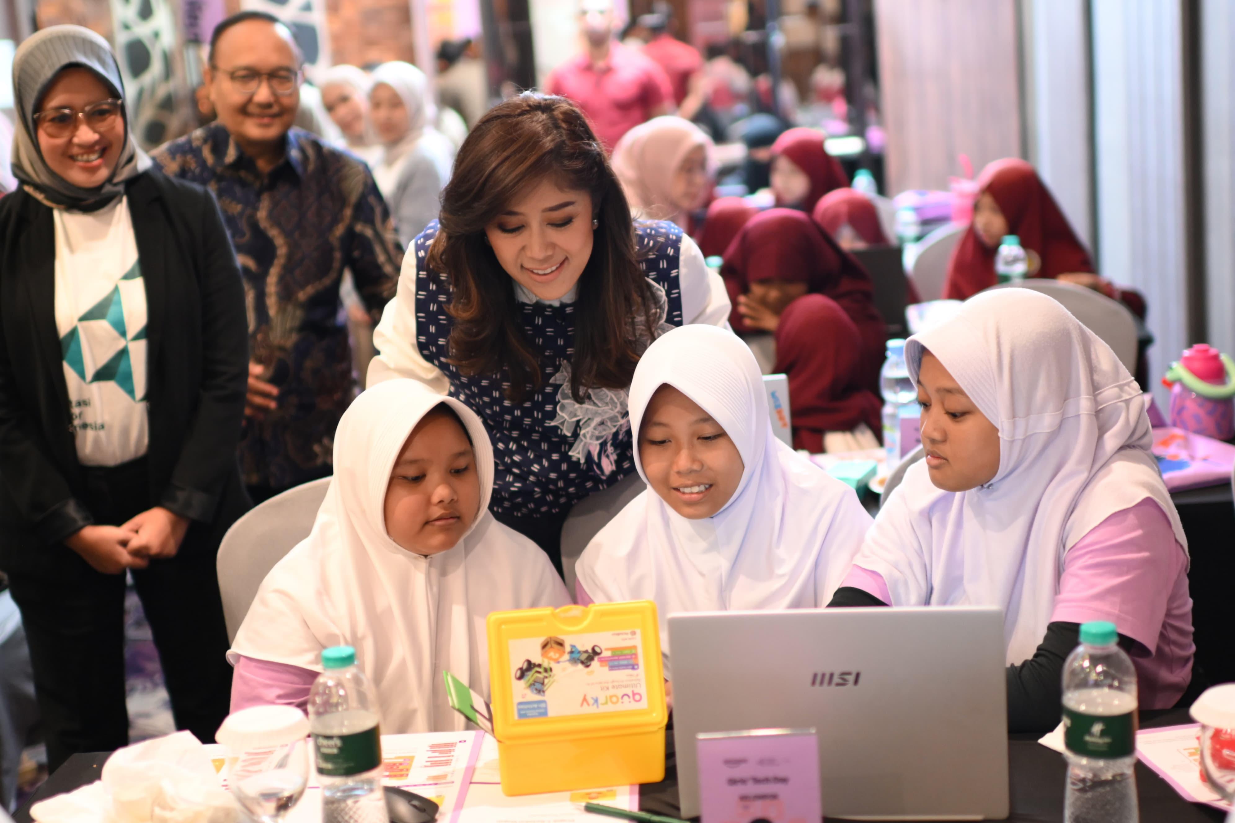 Amazon-Girls-Tech-Day-Libatkan-Lebih-dari-400-Siswi-SD-SMA-Kenalkan-AI-Gaming-dan-Coding.jpg