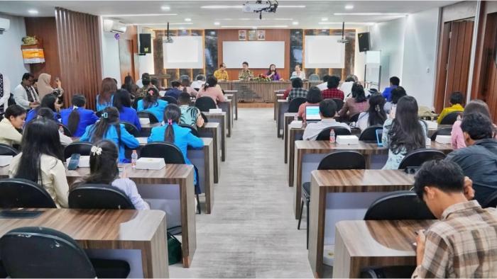 Analis-Kekayaan-Intelektual-Ahli-Utama-Sri-Lastami-hadir-pada-acara-IP-Talks-On-Campus.jpg