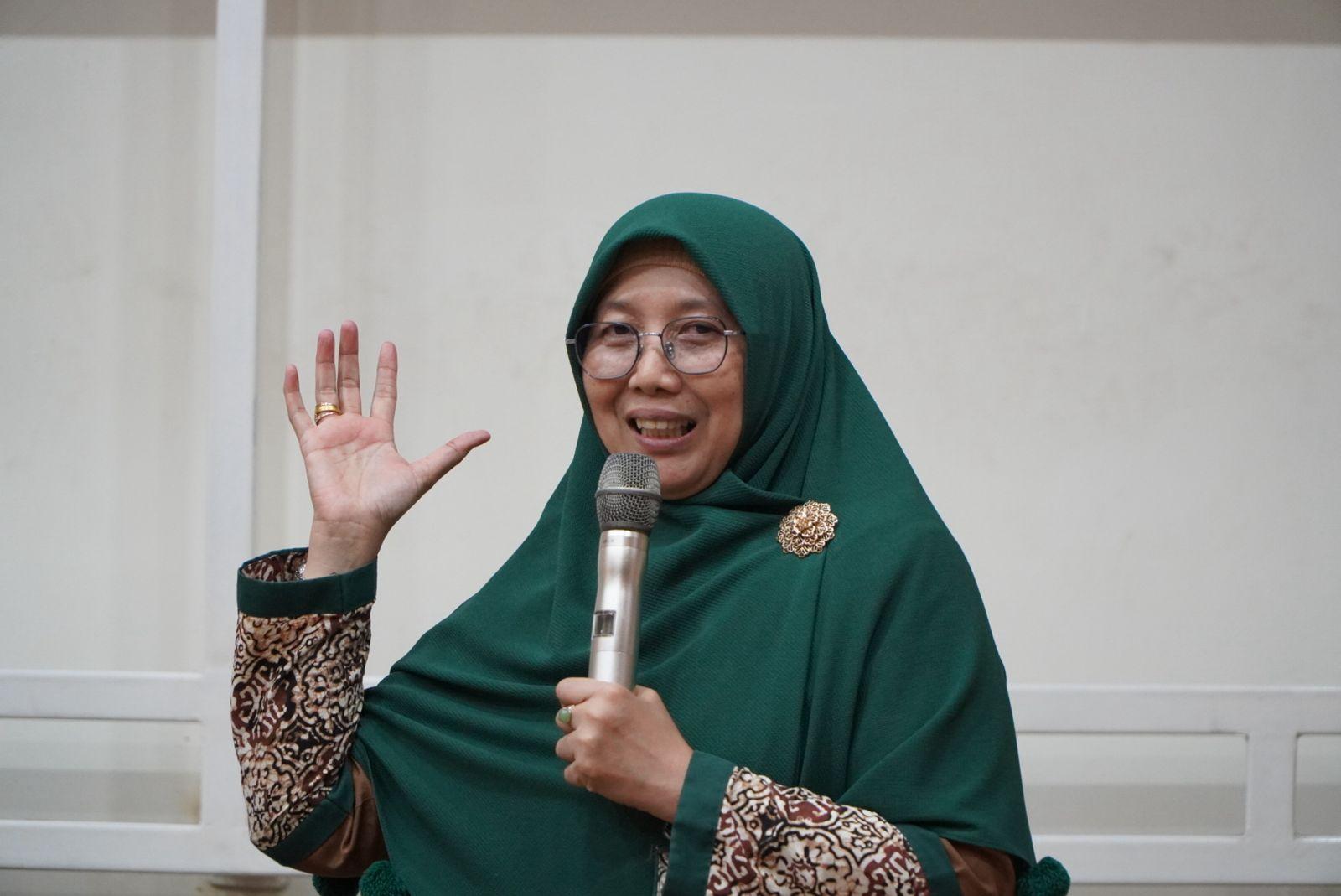 Anggota-Komisi-2-DPRD-Jawa-Barat-Sri-Dewi-Anggraini-saat-menjadi-pembicara.jpg