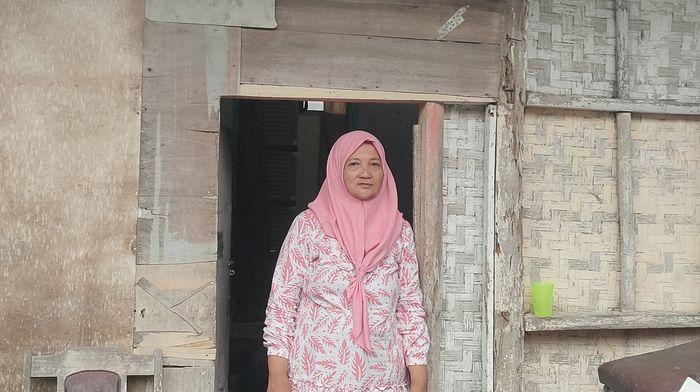 Ani-Dewi-Yanti-55-guru-sukarelawan-di-SD-Negeri-4-Karangpawitan-Pangandaran.jpg