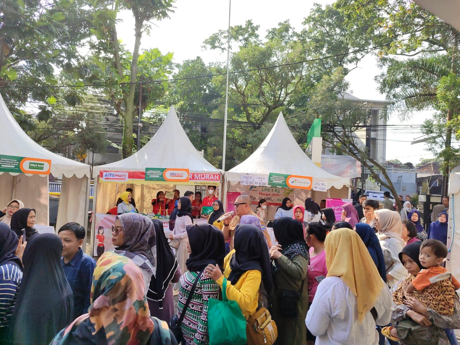 Antre-pasar-murah-di-Kecamatan-Bojongloa-Kaler-Senin-26022024.jpg