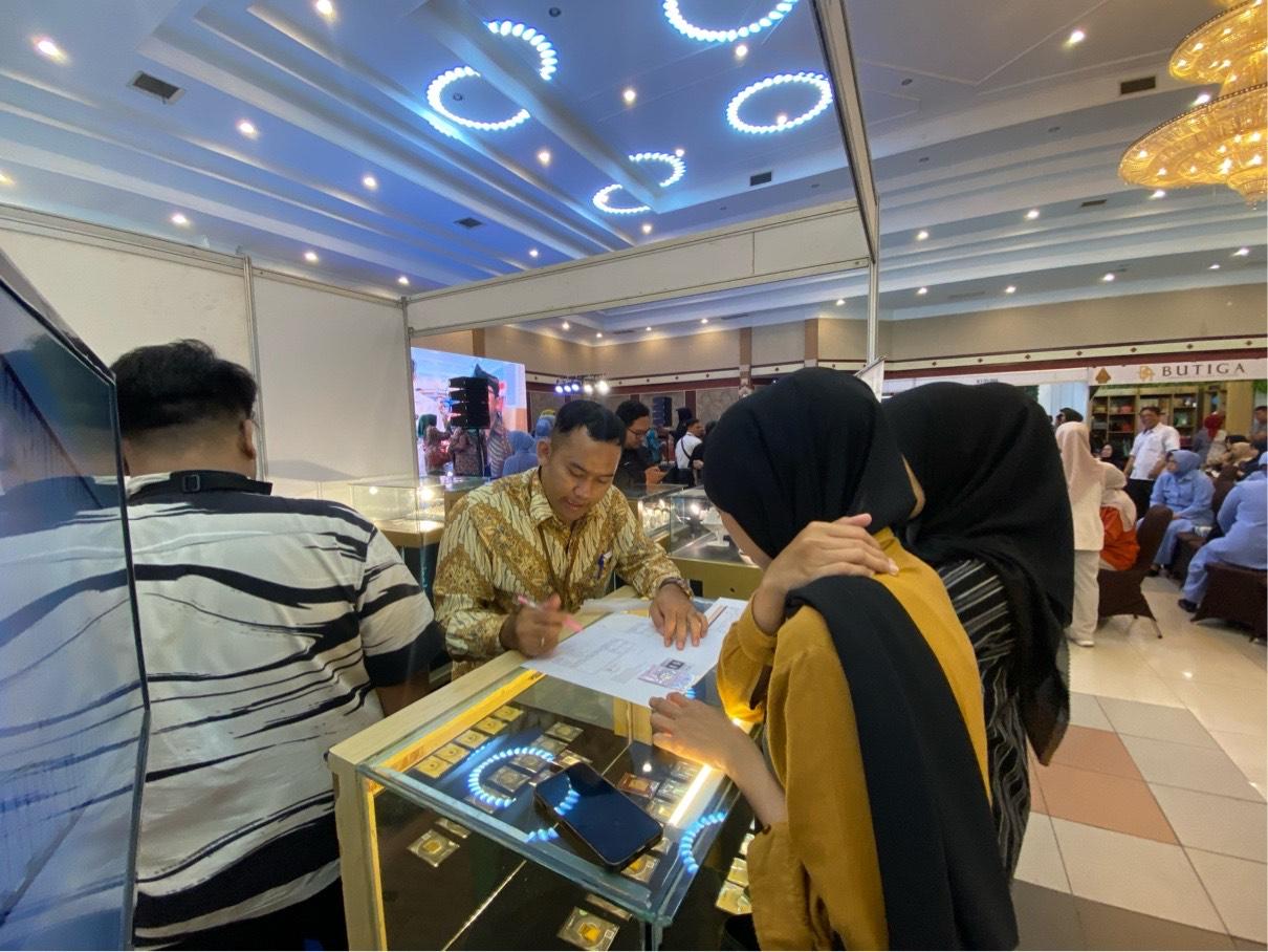 Banyak Warga Bandung Alihkan Investasi ke Emas, Stok Emas 1 Kilogram Sampai Langka