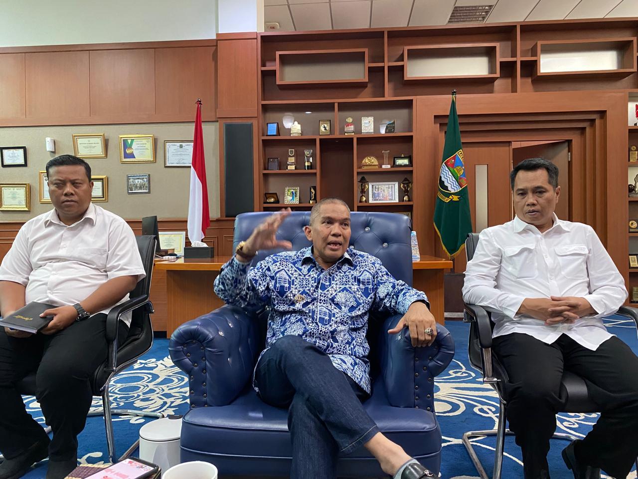 Arsan-Latif-jelaskan-soal-pemeriksaan-dirinya-dalam-kasus-korupsi-pasar-Cigasong.jpg