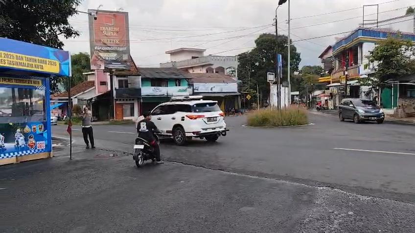 Arus-lalu-lintas-kawasan-gentong-Kabupaten-Tasikmalaya-2912.jpg