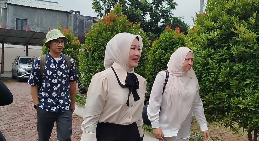 Atalia-Praratya-saat-hadir-di-Pengadilan-Agama-Bandung-Rabu-31122025.jpg