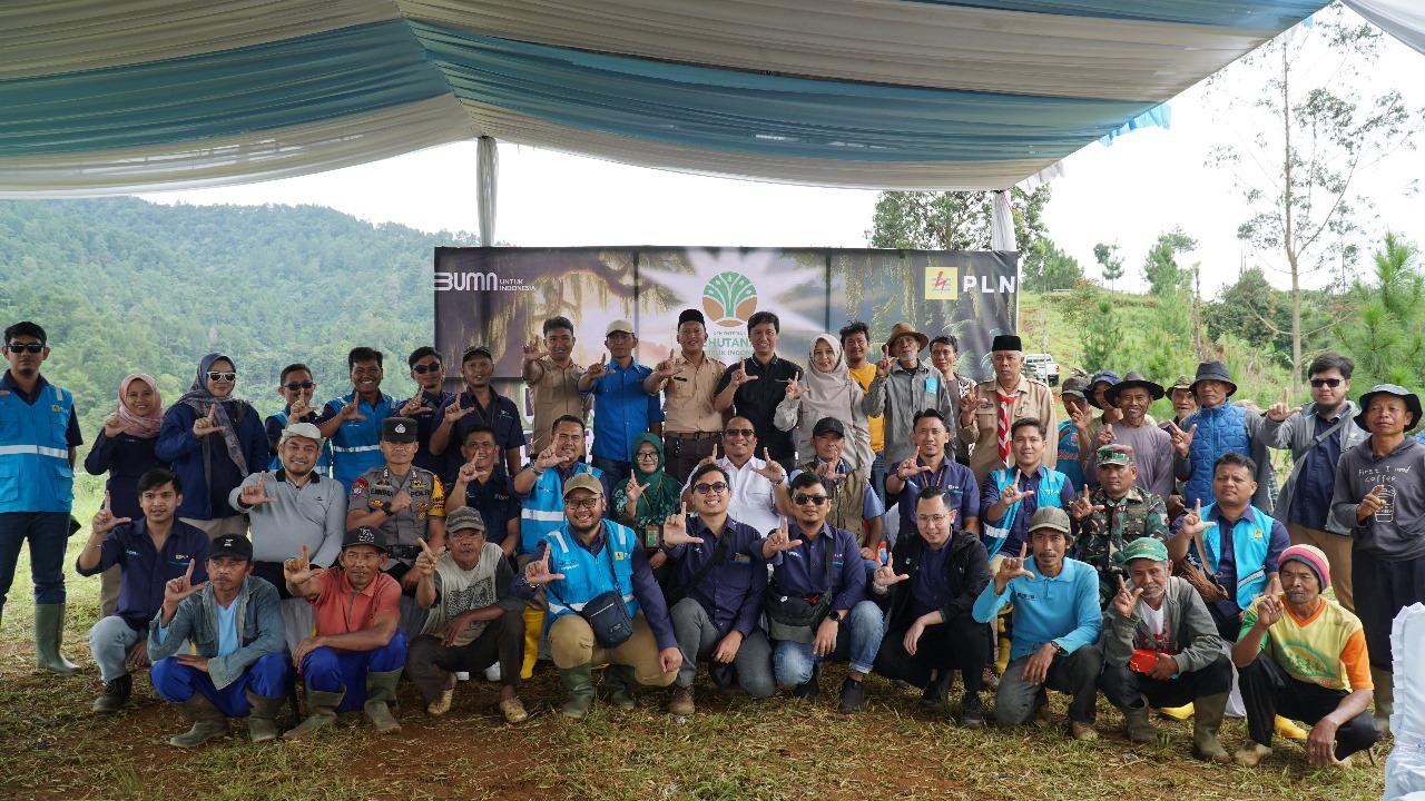 Awali-Tahun-Baru-PLN-UIP-JBT-Tanam-Pohon-di-Kabupaten-Sumedang.jpg