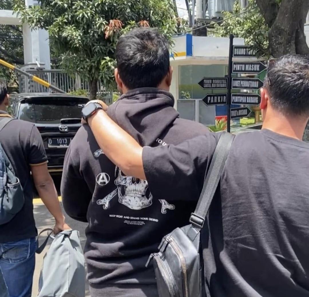 BREAKING NEWS Baru Bebas, Terpidana ITE di Bandung Langsung Ditangkap Polisi di Gerbang Rutan