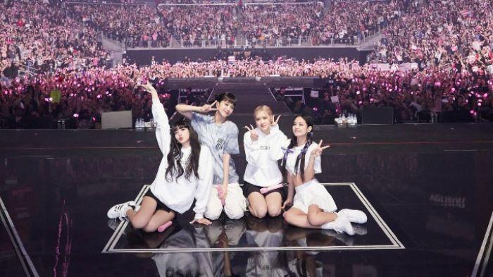 BLACKPINK-saat-menggelar-tur-BORN-PINK-di-State-Farm-Arena.jpg