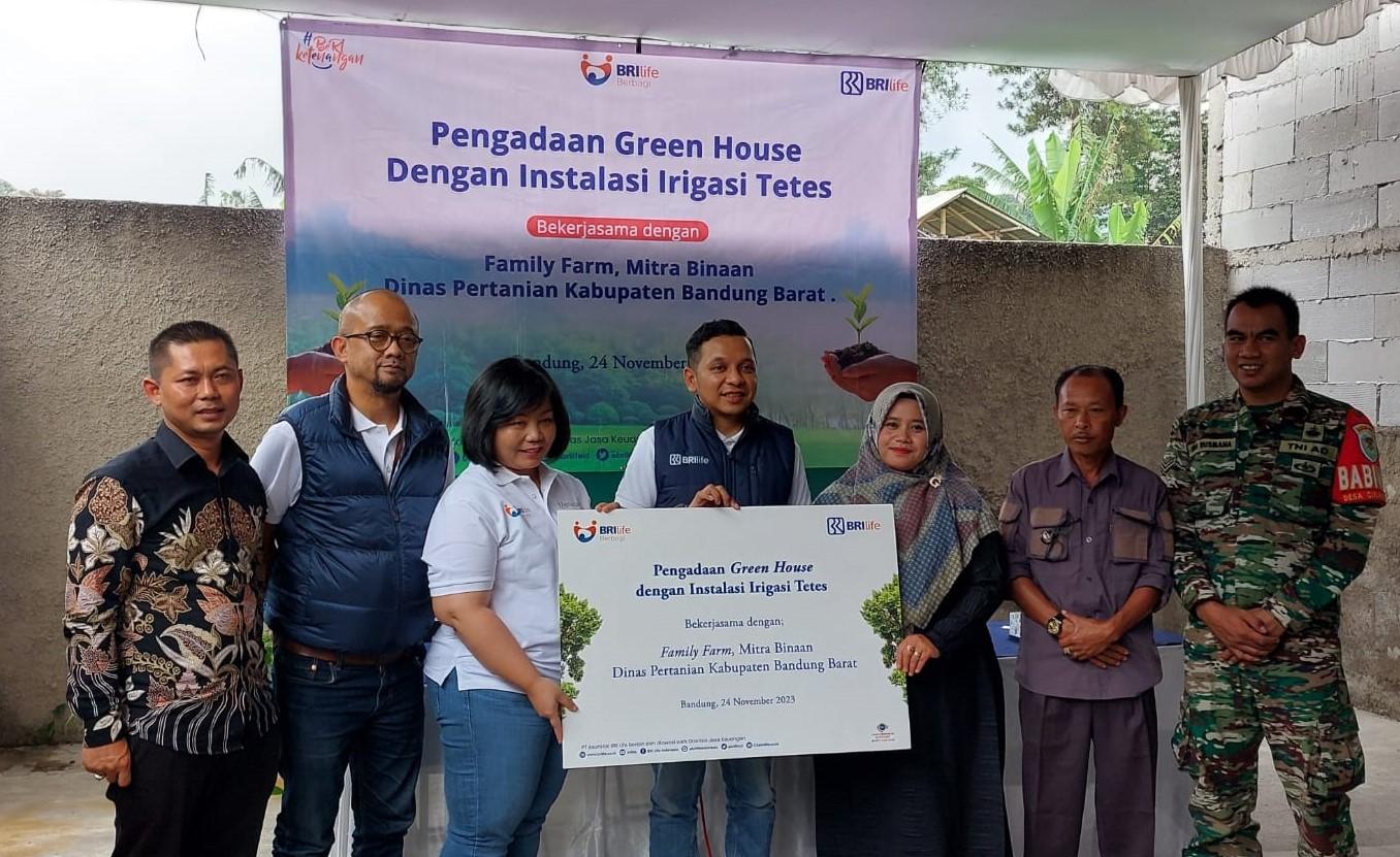 Dukung Pelestarian Lingkungan, BRI Life Tanam dan Bagikan Bibit Pohon di Hari Pohon Nasional 2023