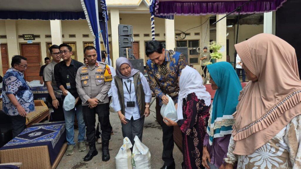 BUPATI-LUCKY-bantuan-indramayu.jpg