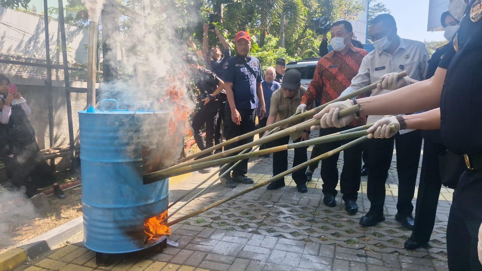 Peringati HANI 2026, BNNP Jabar Musnahkan Barang Bukti Narkoba Hasil Sitaan Delapan Kasus - Tribunjabar.id
