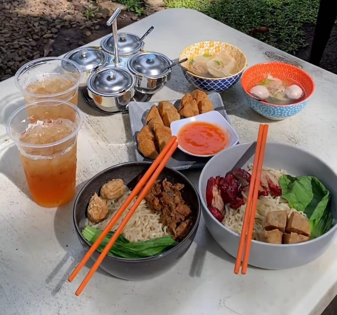 Bakmie-96-menawarkan-sajian-kuliner-berkuah-dengan-varain-menu-Bakmie.jpg