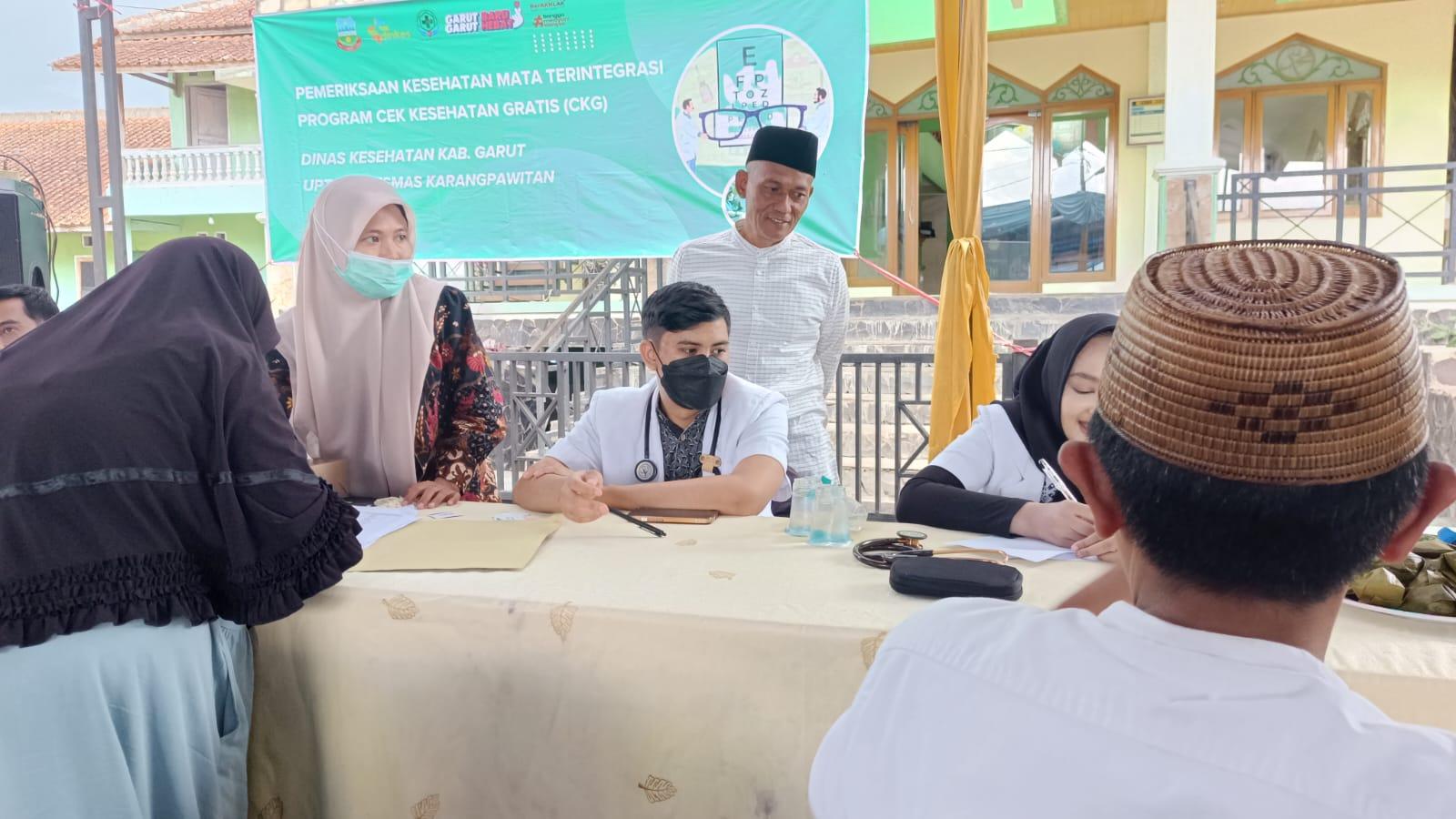 Anggota DPRD Jabar Aten Munajat Gelar Cek Kesehatan dan Pengobatan Gratis, Diserbu Ratusan Warga