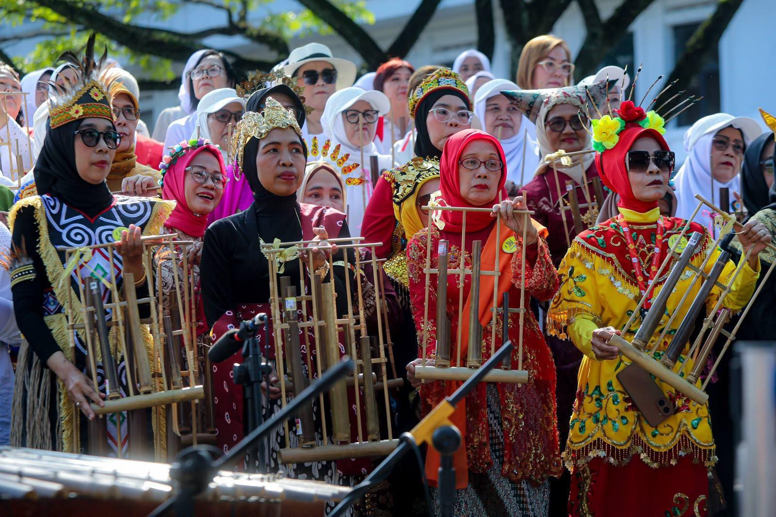 Angklung Jadi Bahasa Persatuan, Taufik Udjo Sebut Sejalan dengan Nilai Bandung Spirit - Tribunjabar.id