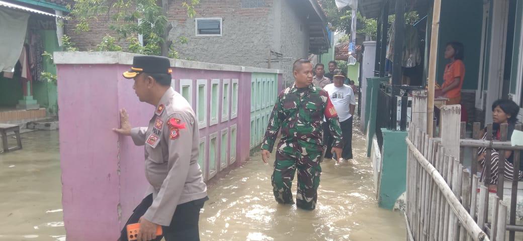 Banjir-di-Desa-Mulyasari-Kecamatan-Pamanukan-saat-ditinjau-pihak-Muspika-Sabtu-2712024.jpg