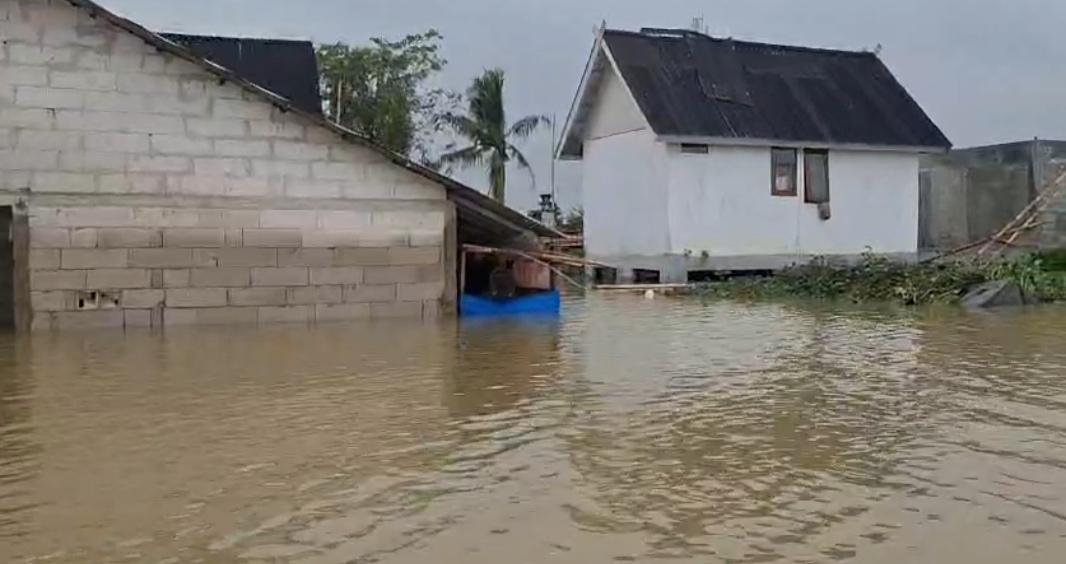 Banjir-masih-melanda-Desa-Karangliga.jpg