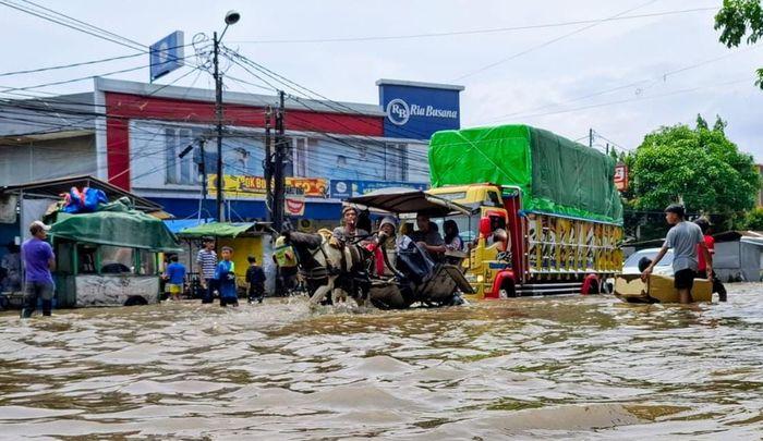 Banjir-masih-menggenang-Jalan-Raya-Dayeuhkolot-Kecamatan-Dayeuhkolot-Kabupaten-Bandung.jpg