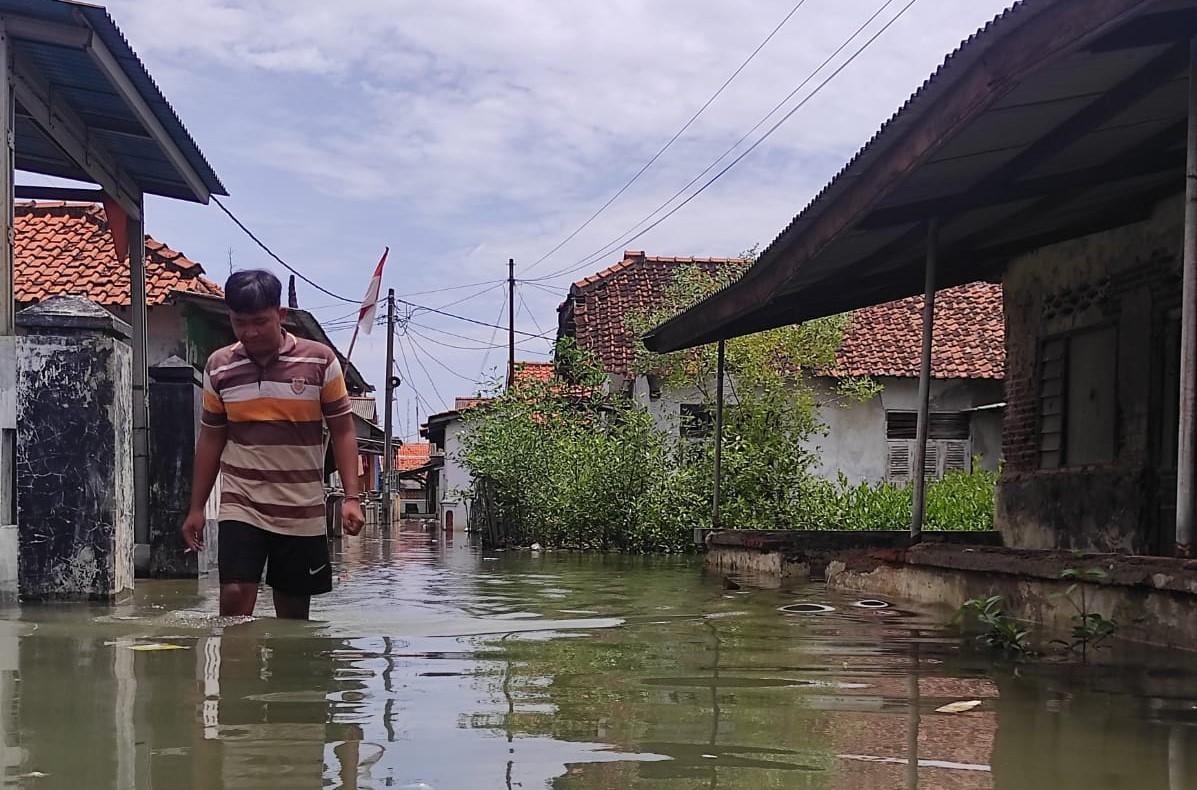 Ribuan Rumah di Pesisir Indramayu Diterjang Banjir Rob Hingga Setinggi 80 Cm, Imbas Gerhana Bulan