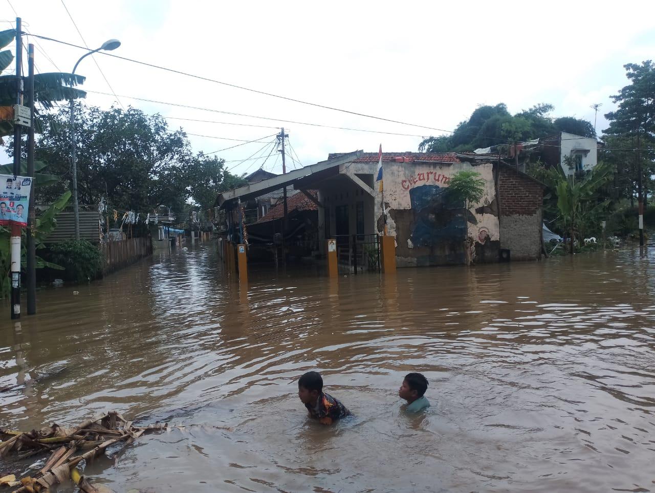 Banjir di Dayeuhkolot Bandung, Rabu Baru Sebatas Lutut, Sabtu Sudah 1,5 Meter
