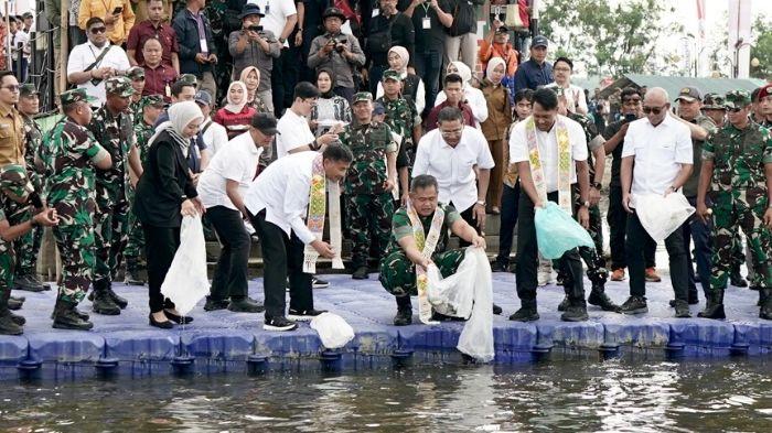 Bank-Mandiri-gelar-aksi-bersih-waduk-lewat-Mandiri-Sahabat-Desa.jpg