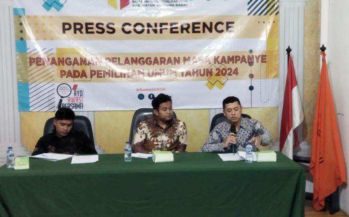 Bawaslu-KBB-mengadakan-konferensi-pers-terkait-pelanggaran-kampanye-Pemilu-2024.jpg