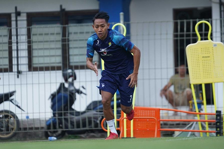 Beckham-Putra-Nugraha-menjalani-latihan-Persib-Bandung-di-Stadion-Sidolig-Rabu-572023.jpg