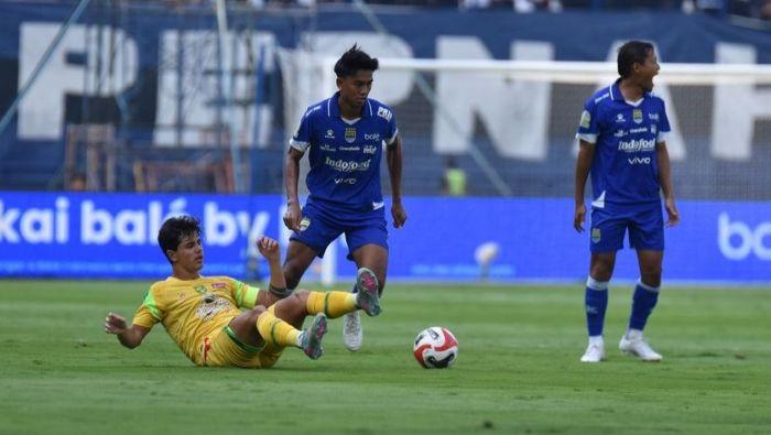 Dua Laga Sisa Bak Final, Bek Muda Persib Kakang Rudianto Siap Habis-habisan Lawan PSM Makassar