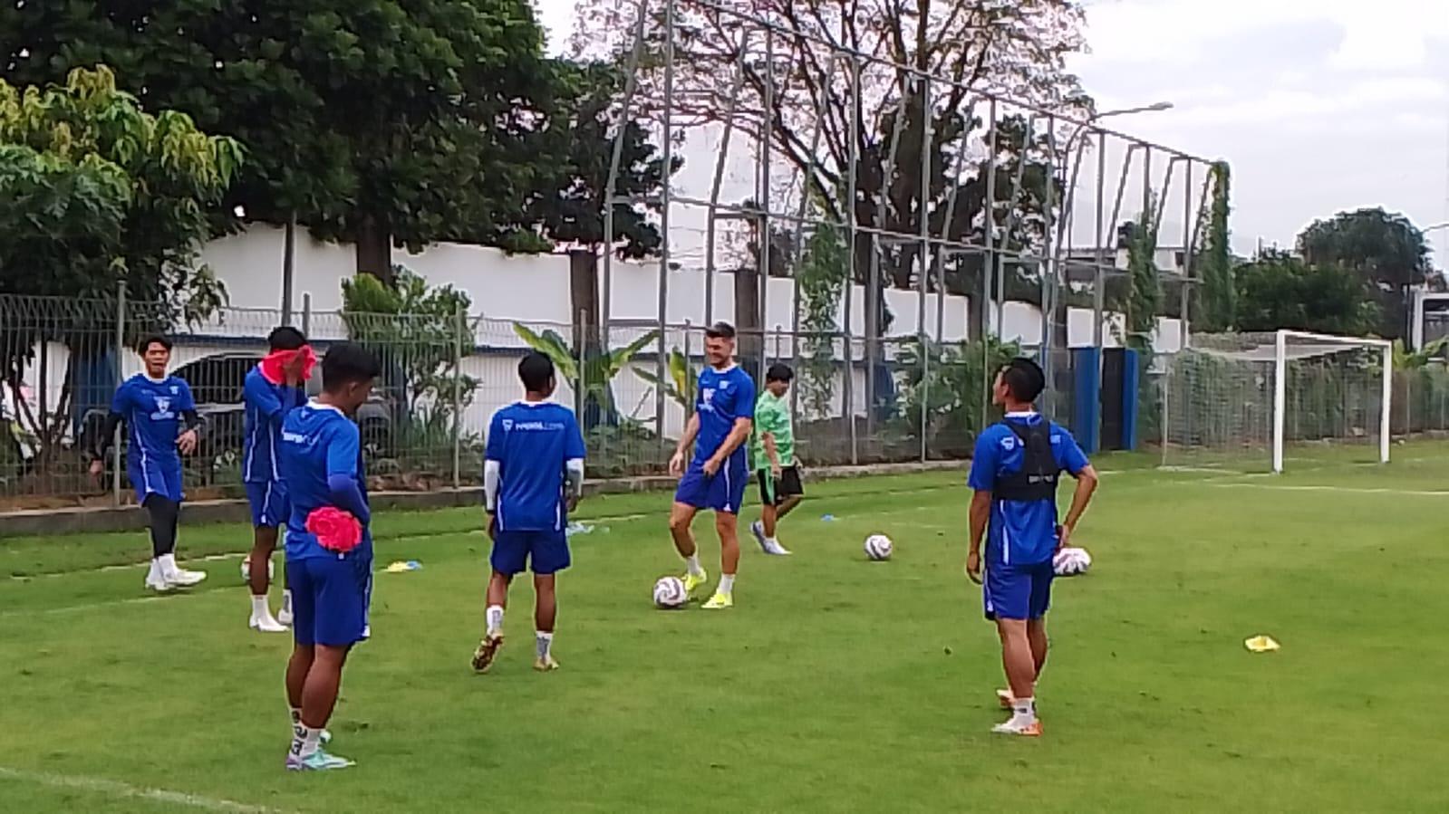jabar/Bek-Persib-Bandung-Nick-Kuipers-mulai-gabung.jpg